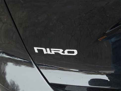 Certified 2023 Kia Niro EX image 29