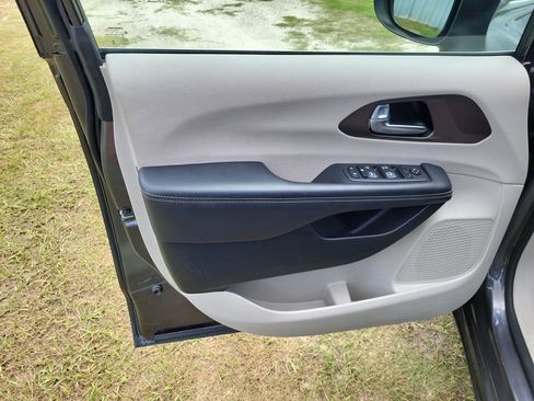 Used 2023 Chrysler Voyager LX FWD image 20
