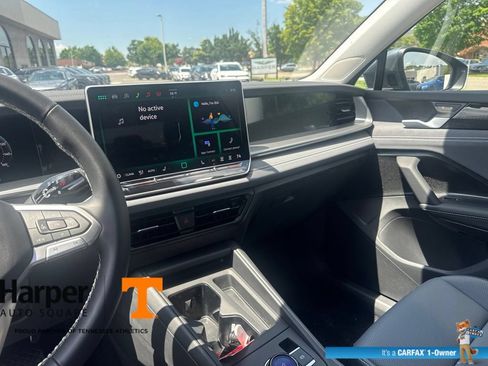 Used 2026 Volkswagen Tiguan SE FWD image 16