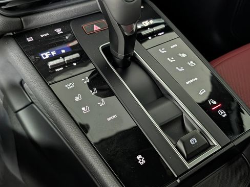 New 2026 Porsche Macan AWD/4WD image 34