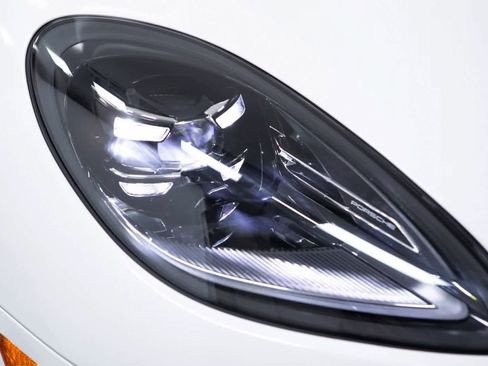 Certified 2025 Porsche Macan S image 33