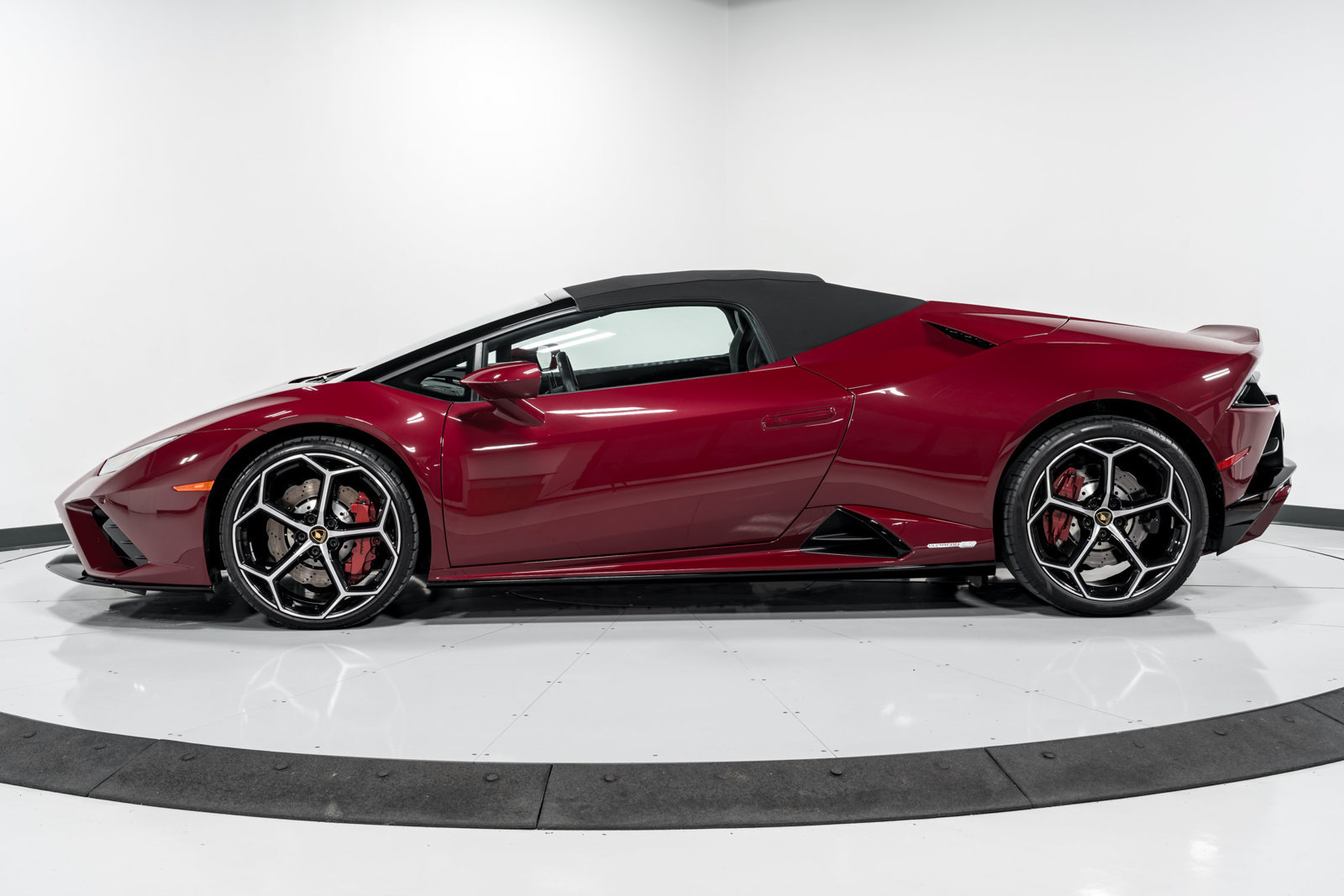 Used 2022 Lamborghini Huracan EVO RWD image 43