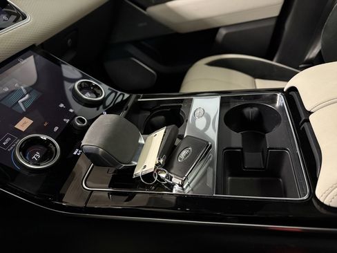 Used 2022 Land Rover Range Rover Velar R-Dynamic S image 15