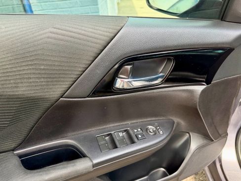 Used 2017 Honda Accord LX image 48