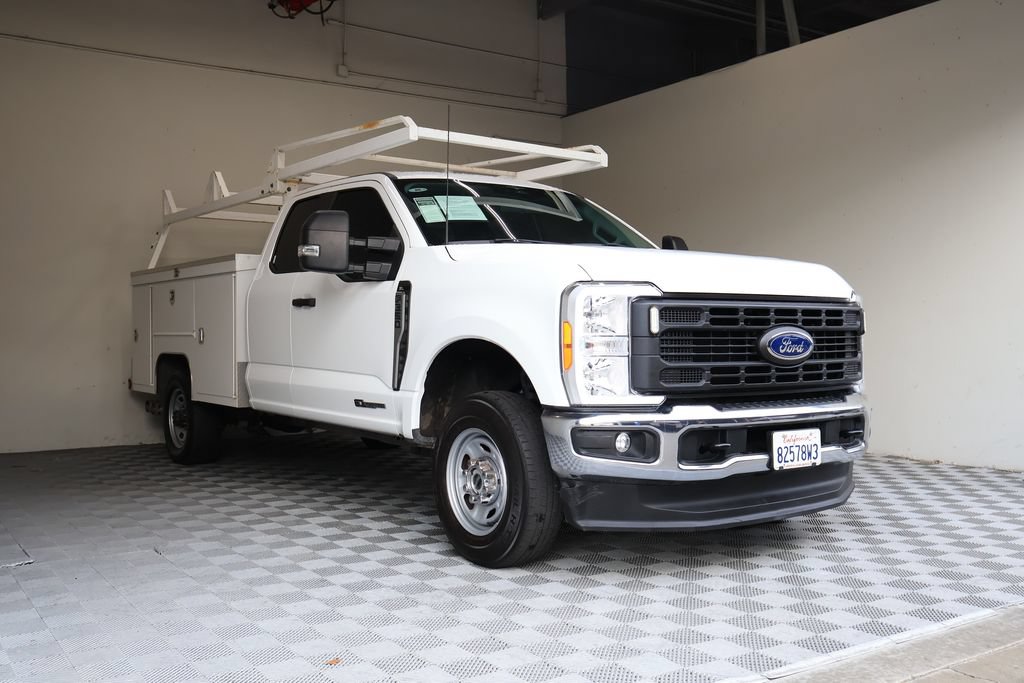 Used 2023 Ford F350 XL w/ Snow Plow/Camper Package AWD/4WD image 6