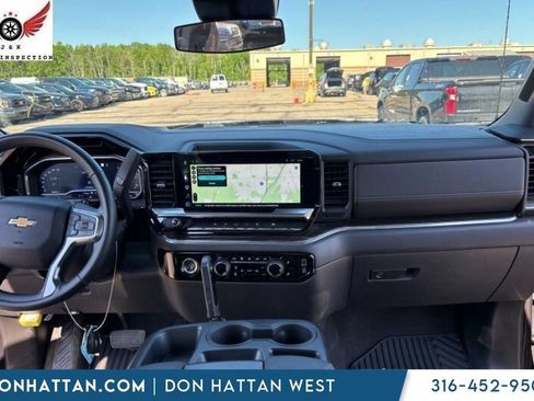 Used 2023 Chevrolet Silverado 1500 LT AWD/4WD image 9