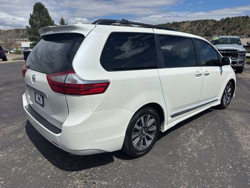 Used 2018 Toyota Sienna Limited Premium image 7
