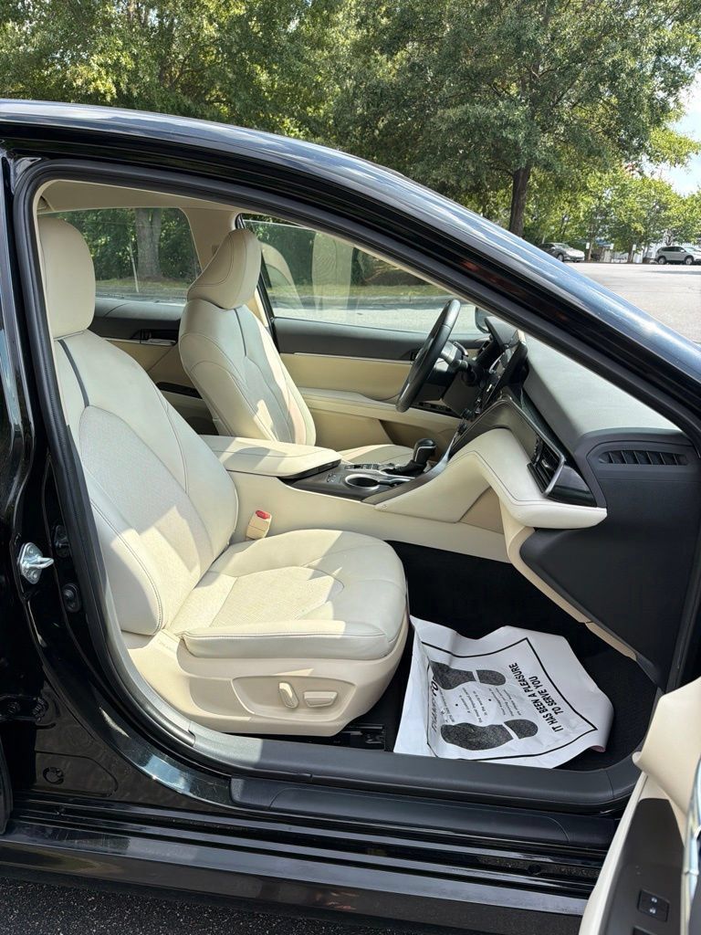 Used 2022 Toyota Camry XLE FWD image 5