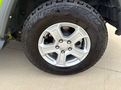 Used 2021 Jeep Wrangler Sport AWD/4WD image 32
