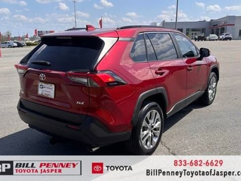 Used 2022 Toyota RAV4 XLE Premium image 5