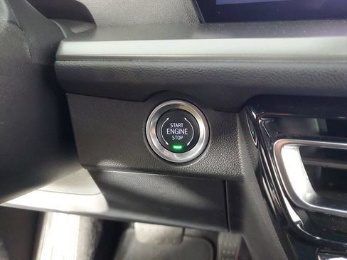 Used 2025 Chevrolet Traverse LT FWD image 19