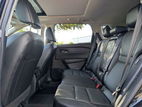 Used 2023 Nissan Rogue SV w/ SV Premium Package image 17