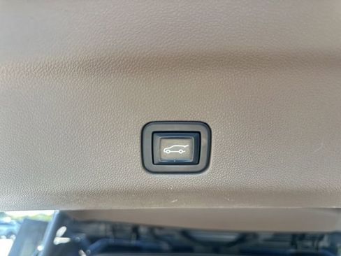 Used 2022 GMC Yukon XL Denali w/ Denali Premium Package image 36