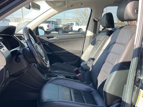 Used 2018 Volkswagen Tiguan SEL Premium image 26