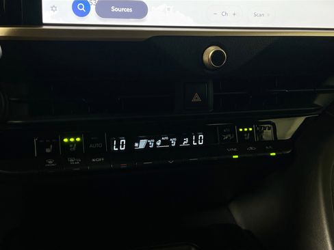 Used 2023 Toyota Crown AWD/4WD image 27