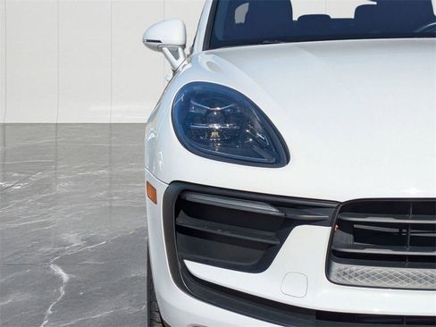 Used 2022 Porsche Macan image 13