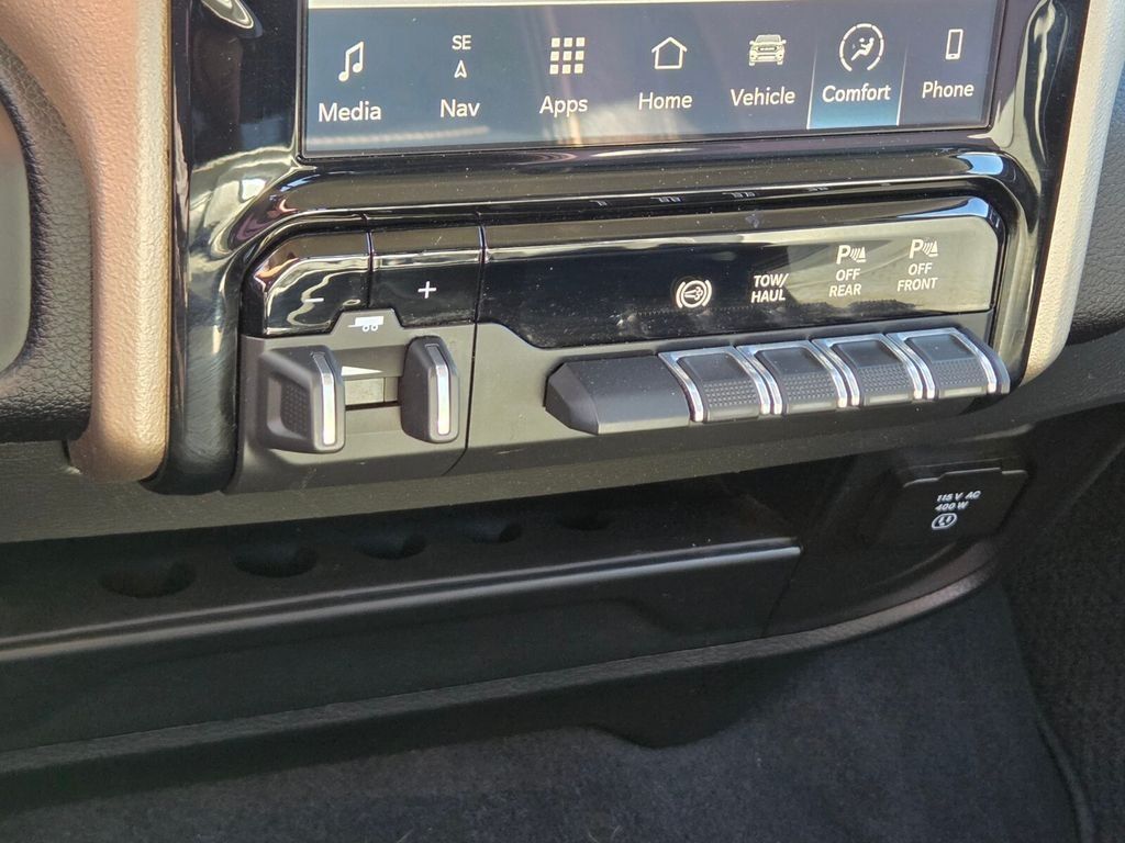 Used 2024 RAM 2500 Laramie w/ Safety Group AWD/4WD image 30