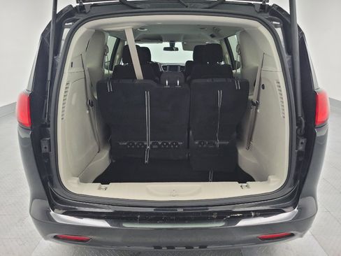 Used 2022 Chrysler Voyager LX image 29