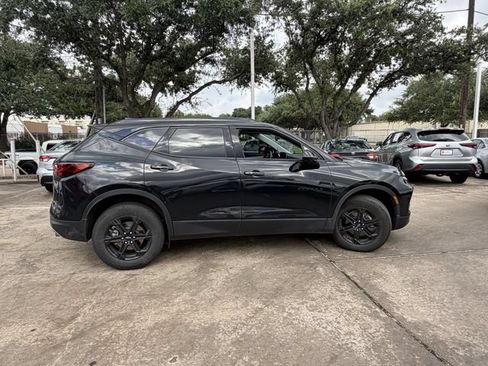 Used 2024 Chevrolet Blazer LT w/ Convenience Package FWD image 4