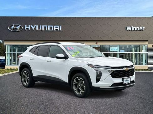 Used 2025 Chevrolet Trax LT w/ LT Convenience Package FWD image 6
