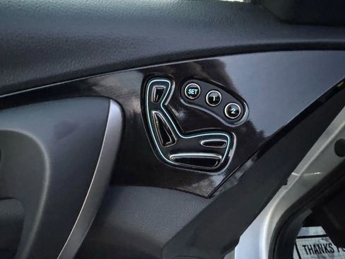 Used 2013 Hyundai Azera w/ Technology Pkg image 11