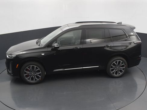 Used 2023 Cadillac XT6 Sport w/ Technology Package AWD/4WD image 24