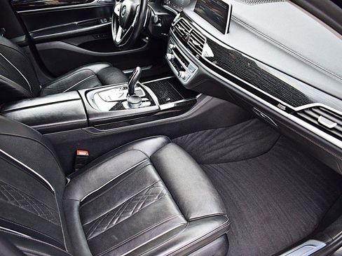 Used 2022 BMW 740i RWD image 20