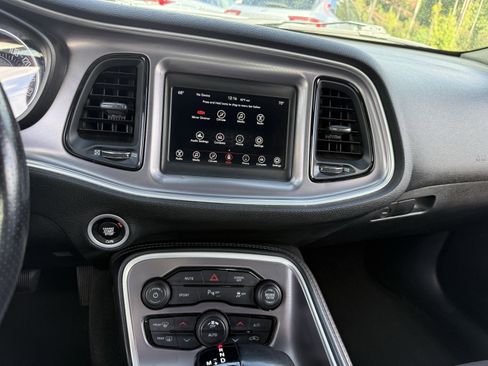 Used 2022 Dodge Challenger GT image 9