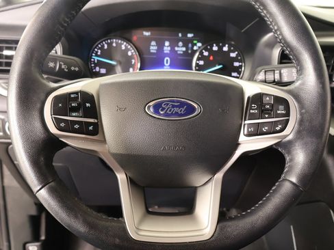 Used 2021 Ford Explorer XLT AWD/4WD image 3