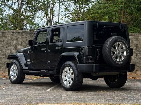 Used 2018 Jeep Wrangler Unlimited Sahara w/ Connectivity Group AWD/4WD image 9