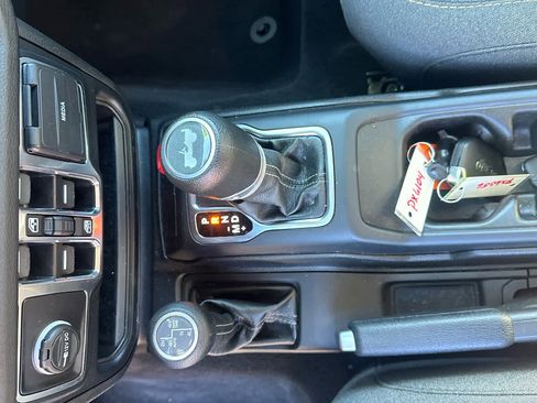 Used 2024 Jeep Wrangler Unlimited AWD/4WD image 16