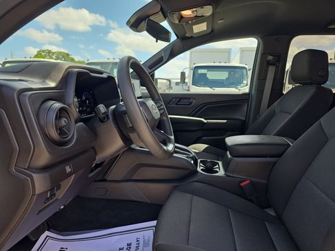 Used 2025 Chevrolet Colorado Trail Boss AWD/4WD image 24