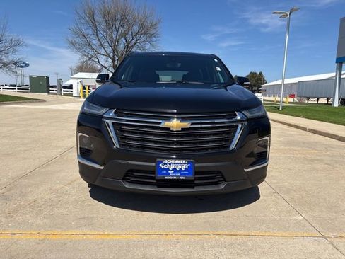 Used 2023 Chevrolet Traverse LT w/ LT Premium Package image 3