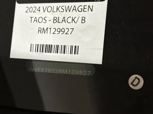 Used 2024 Volkswagen Taos SE w/ Panoramic Sunroof Package FWD image 3
