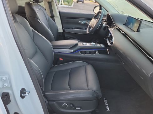 Certified 2024 Genesis GV70 2.5T w/ Advanced Package image 18