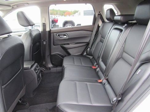 Used 2021 Nissan Rogue SV w/ Premium Package image 22