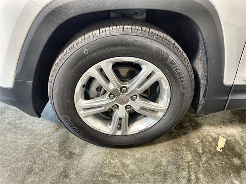 Used 2024 GMC Terrain SLE image 18