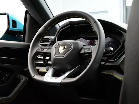 Used 2025 Lamborghini Urus SE AWD/4WD image 21