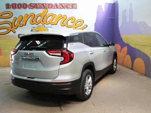 Used 2022 GMC Terrain SLE image 7