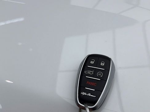 Used 2024 Alfa Romeo Stelvio Veloce image 41