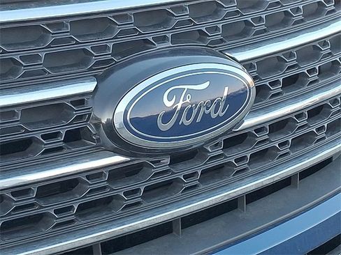 Used 2021 Ford Explorer XLT w/ Equipment Group 202A image 4