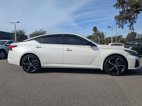 Used 2024 Nissan Altima 2.5 SR image 2