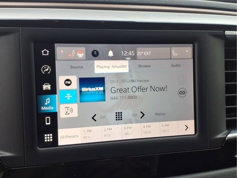 Used 2023 Chrysler Voyager LX image 17