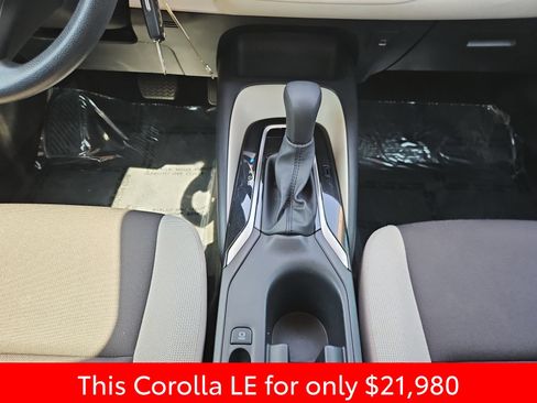Used 2025 Toyota Corolla LE FWD image 31
