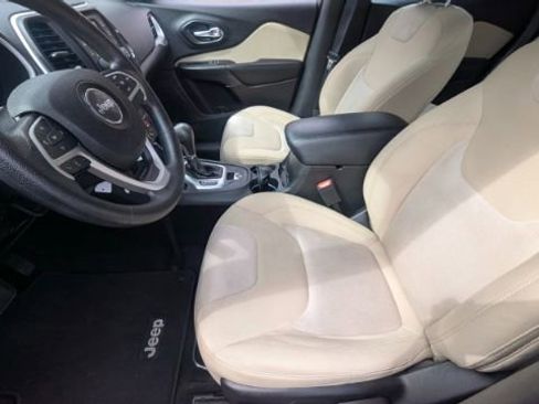 Used 2016 Jeep Cherokee Sport image 16