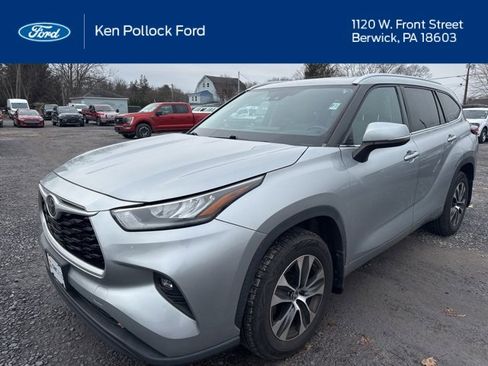 Used 2020 Toyota Highlander XLE image 2
