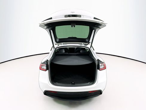 Used 2023 Tesla Model Y Long Range image 27