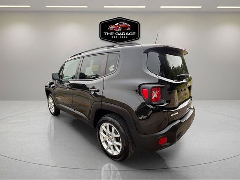 Used 2021 Jeep Renegade Latitude w/ Convenience Group AWD/4WD image 3