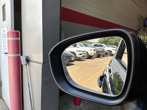 Used 2025 Nissan Rogue SV FWD image 19