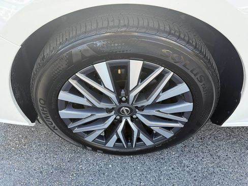 Used 2025 Nissan Altima 2.5 SV FWD image 10